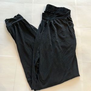 The comfiest women’s joggers!!